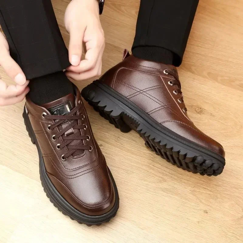 Bota Masculina em Couro Acolchoada Ferrutini FRT247